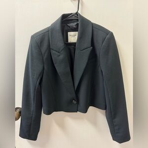 ABERCROMBIE AND FITCH BLACK CROPPED JACKET